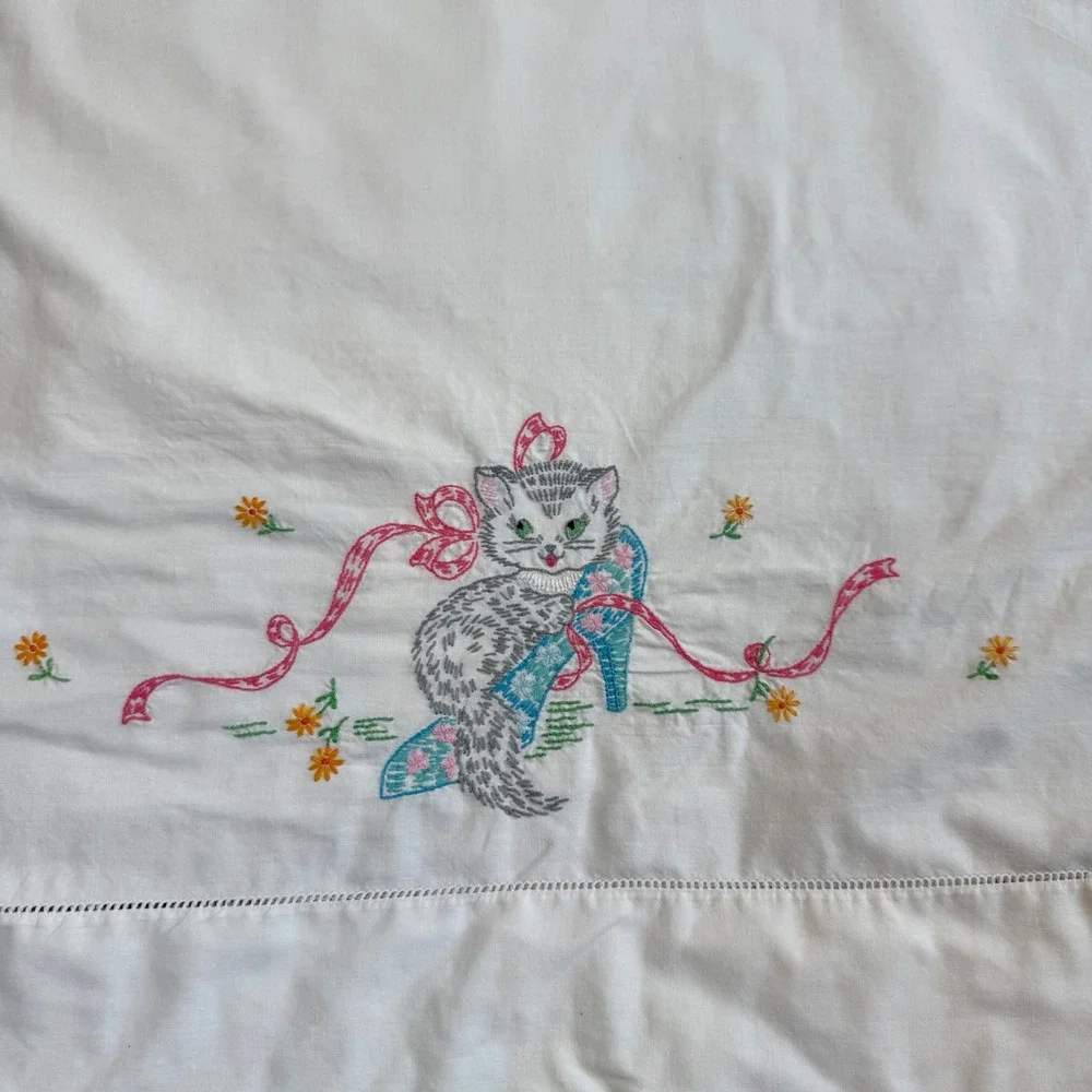 Vintage Hand Embroidered Pillowcase Set Kitten in Shoe Ivy Scalloped Edge White